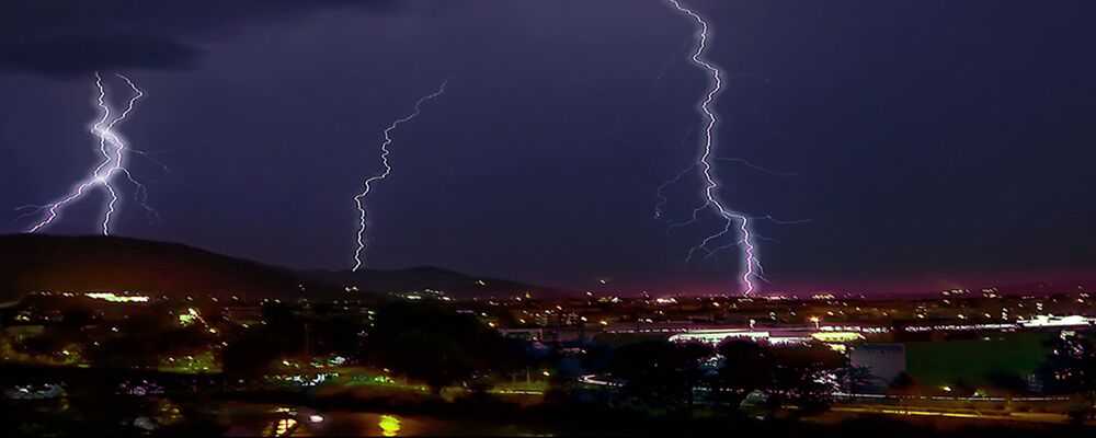 Gewitter mit Blitzen